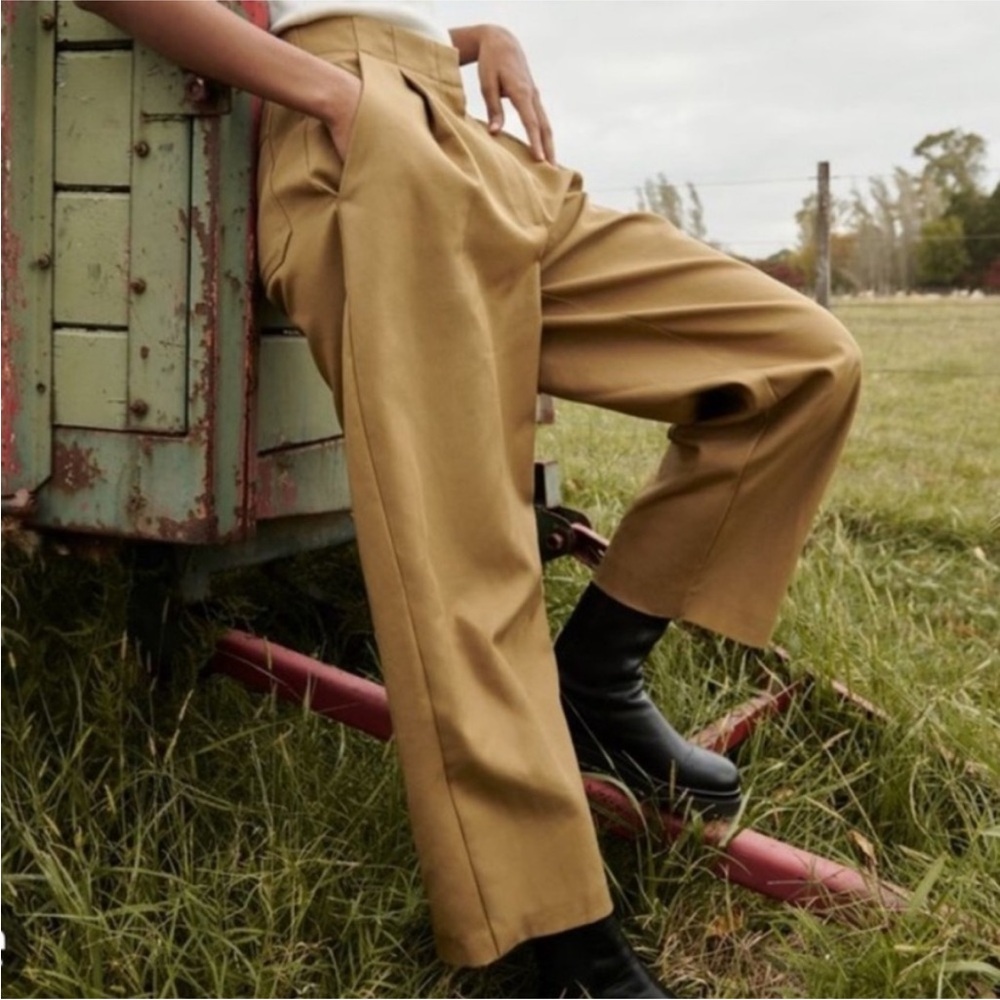 Banana Republic Cropped Wide-Leg Pants in Olive - Picture 4 of 10